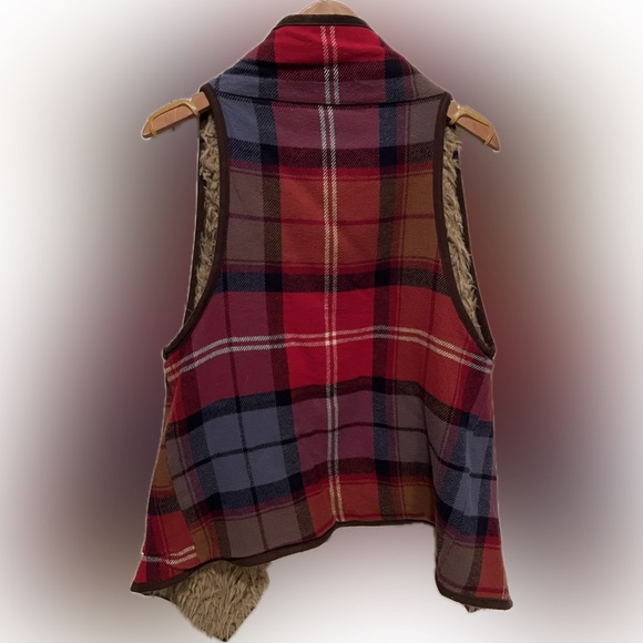 Reversible vest. So cozy! - Picture 3 of 4